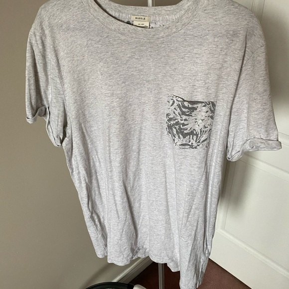 Abercrombie and Fitch Pocket T Shirt - Picture 6 of 8